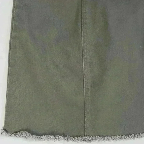 BCBGeneration Frayed Edge Olive Denim Mini Skirt sz 27 (4)  Boho Festival - Picture 6 of 9